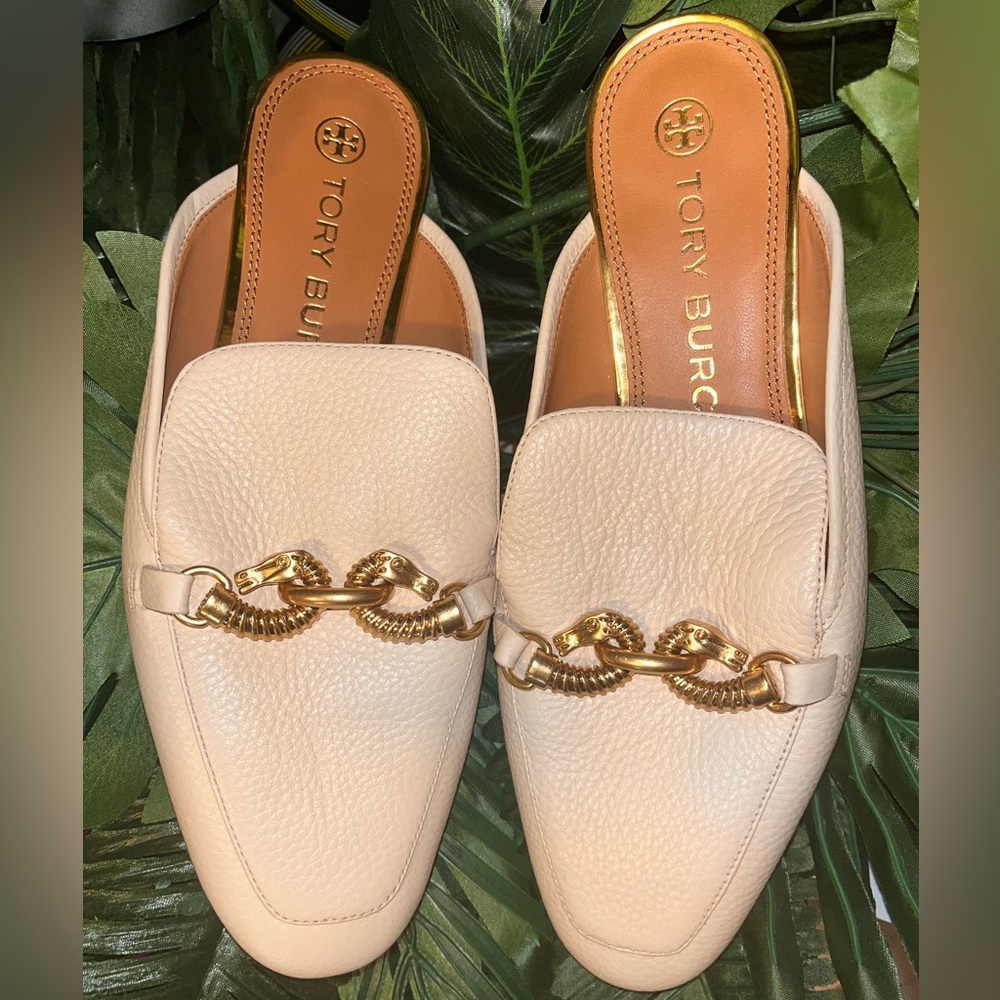 TORY BURCH Jessa Mule (size 9M Women’s)
New Cream w/ gold hardware